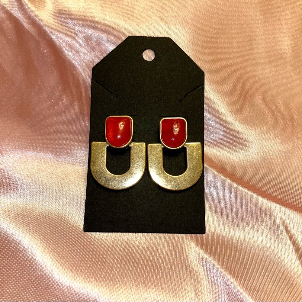 NWOT Evie and Emma - Elegant Coral and Gold Boho Contemporary Earrings